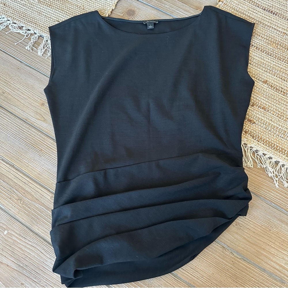 Ann Taylor short Sleeve Top - with asymmetrical hem